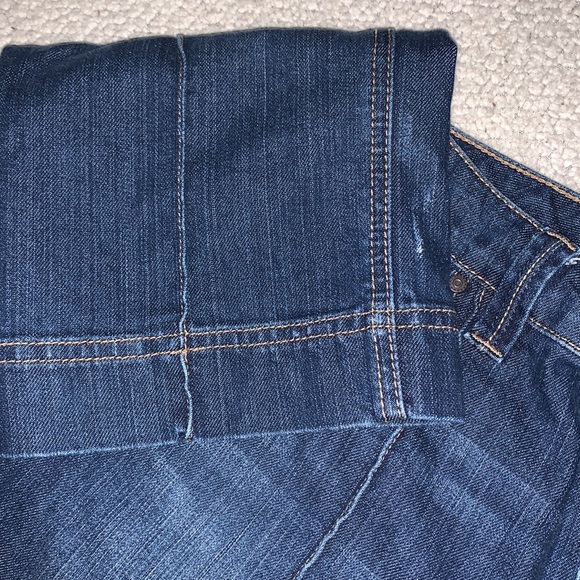 Chico’s Platinum Denim Capris — Chico’s Size 1 (M/8) — Ultimate Fit - Picture 7 of 9
